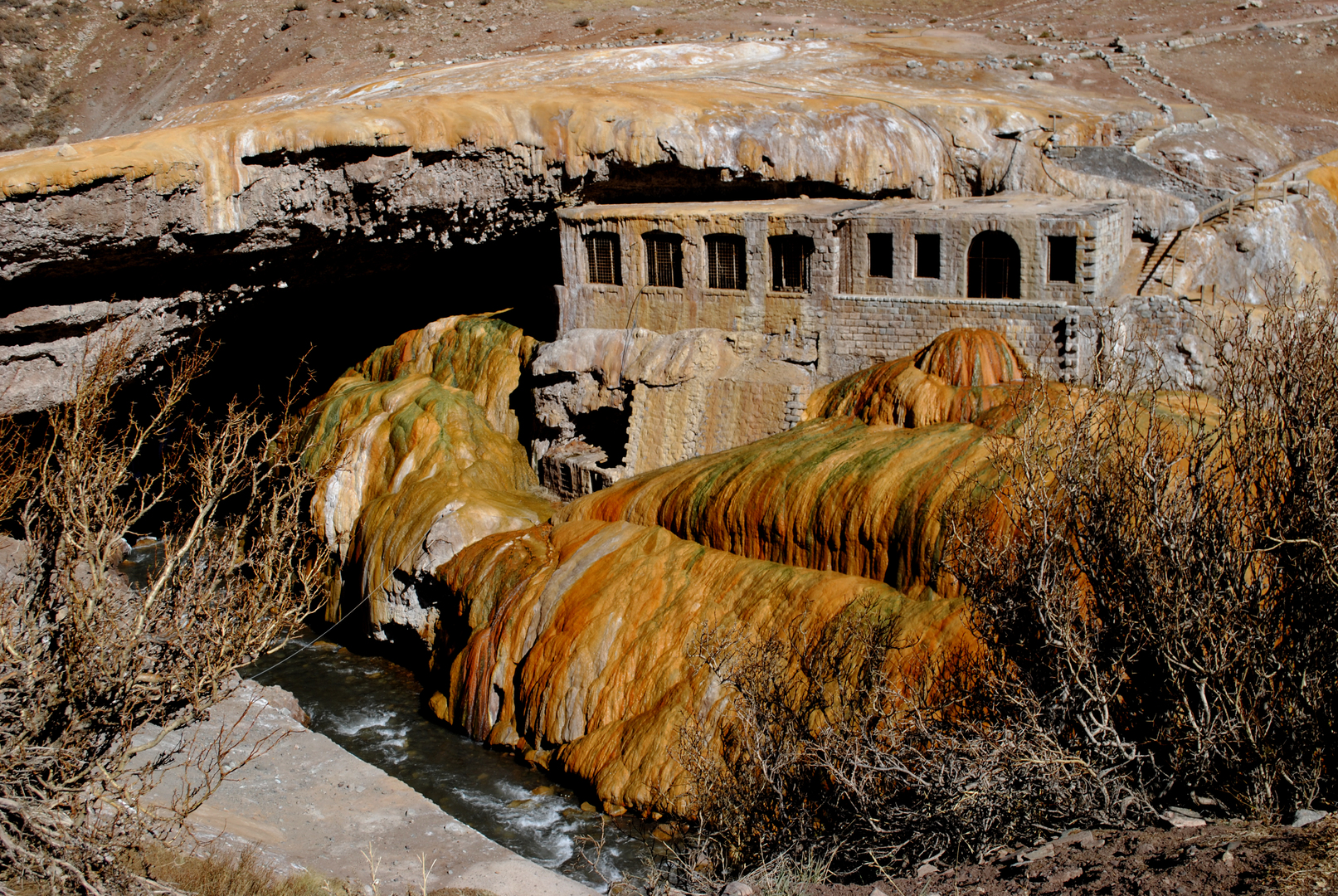 Puente del Inca natural rock bridge and hot springs, Mendoza Andes